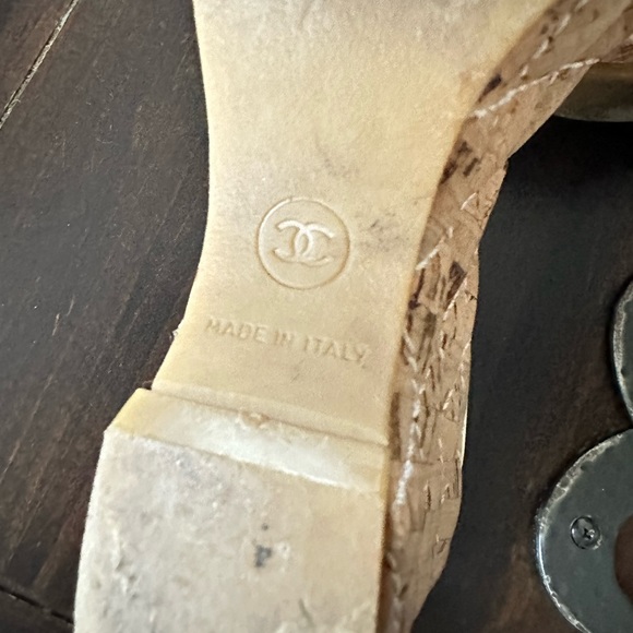 Chanel Interlocking CC Logo Patent Leather Espadrilles - Picture 5 of 10